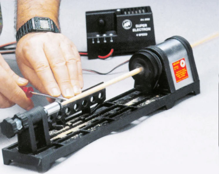 Outils électrique pour maquette : TOUR À BOIS Mantua 8160 – Image 2